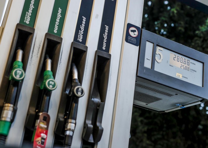 Cijena goriva je zamrznuta, treba li ograničiti i cijene osnovnih namirnica?