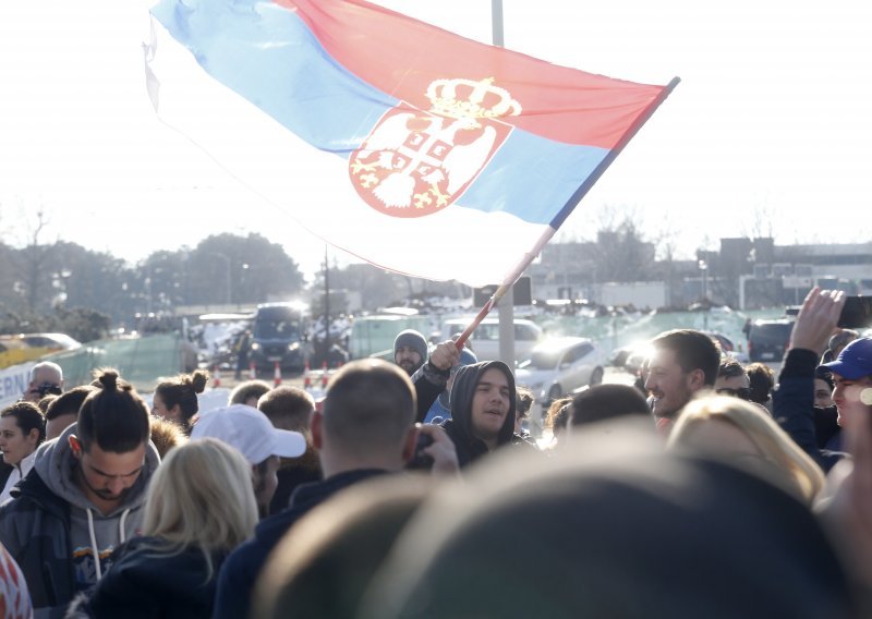 Srpski 'nebeski narod' stao je uz Đokovića. Bi li i Hrvati branili svoje ikone koje muljaju s cijepljenjem, ali i na sudu?