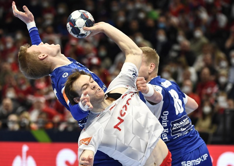 [FOTO] Danci su uoči utakmice s Hrvatskom pokazali snagu; Hansen i njegovi 'vikinzi' sredili Islanđane