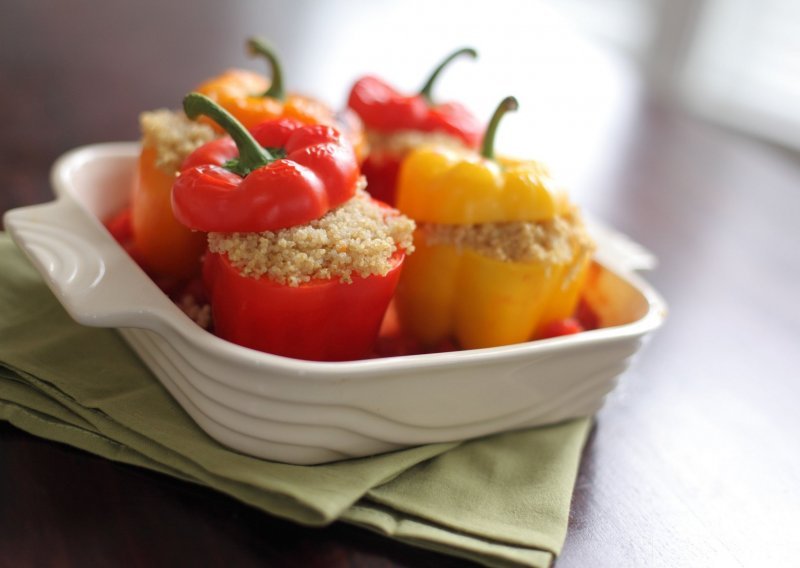 Ako još niste probali pečene paprike punjene kvinojom, ne znate što propuštate