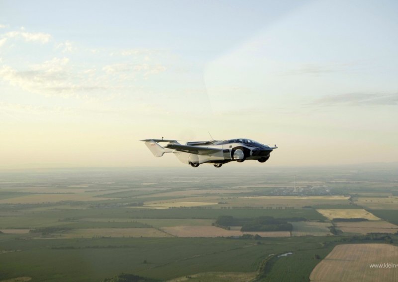 [FOTO] Miks automobila i malog zrakoplova: AirCar dobio dozvolu za let