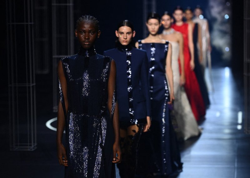 Osvajaju izgledom: Pogledajte sve haljine iz nove kolekcije modne kuće Fendi