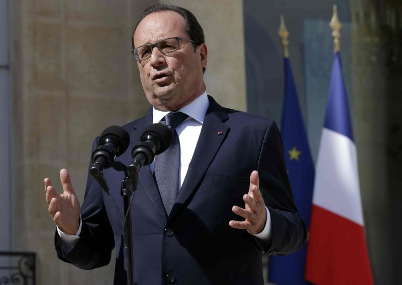Zabrinut za europski projekt, Hollande traži vladu eurozone