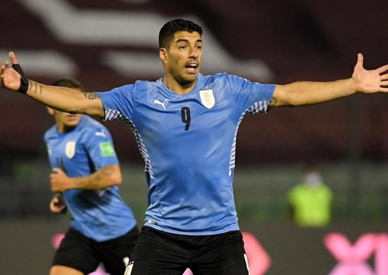Argentinci pobjedom pomogli Hrvatskoj, a Luis Suarez je srušio Lea Messija i ušao u nogometnu povijest Južne Amerike