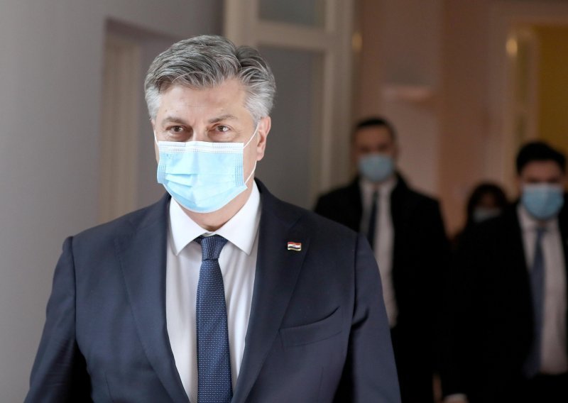 Plenković na Twitteru: Vlada će snažnim paketom mjera ublažiti udar na standard građana