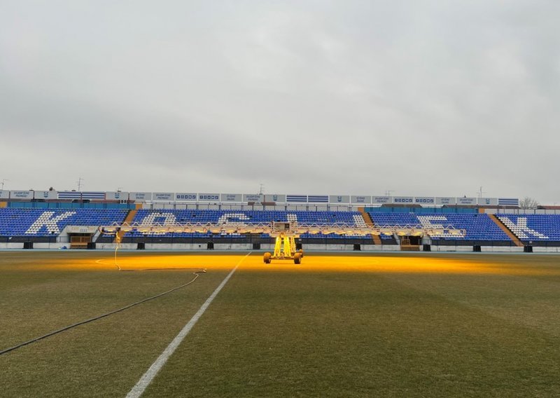 Hajduk treninge snima dronom, a Osijek travnjak održava uz pomoć 'umjetnog sunca'