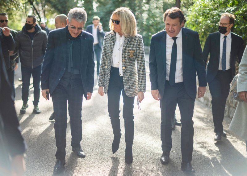 Efektan sako u prvom planu: Brigitte Macron privukla pažnju idealnim stajlingom za proljeće