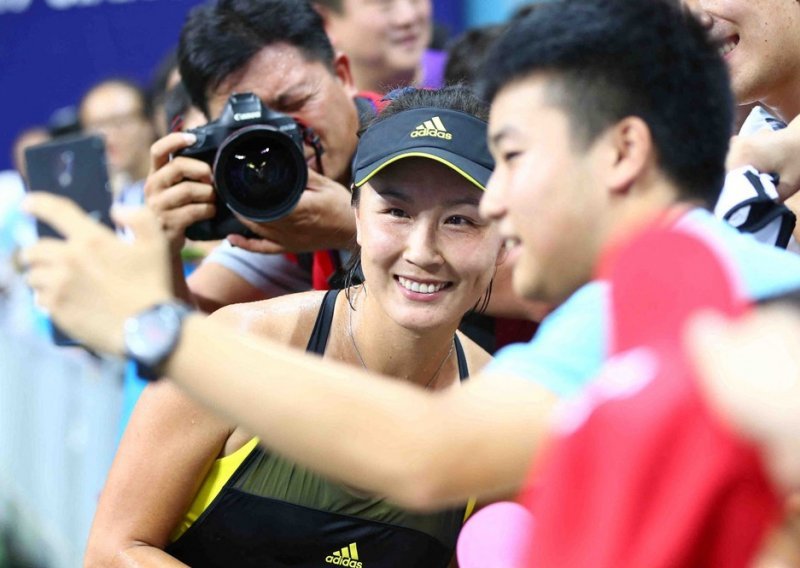 Kineska tenisačica Peng Shuai, koja je nakon optužbi za seksualni napad nestala, prvi put javno progovorila o tom slučaju: Nikad nisam to rekla