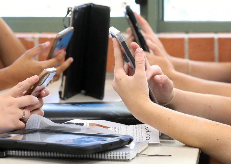 Više od 30 posto srednjoškolaca svjedočilo objavama štetnih sadržaja na internetu