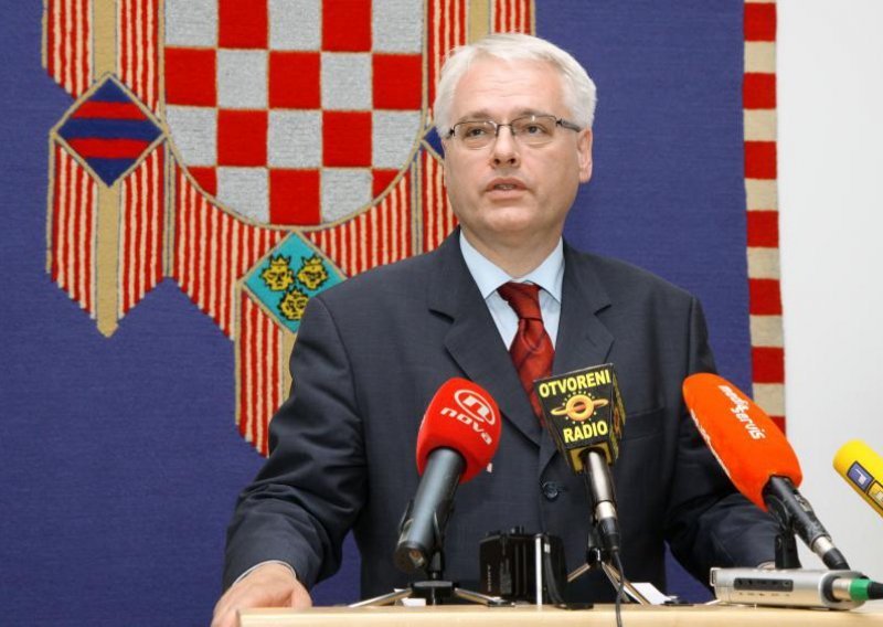 Pročitajte što predsjednik Josipović poručuje građanima