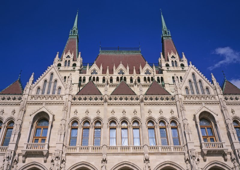 Mađarska ipak mijenja Zakon o medijima