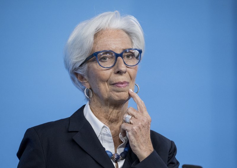 Lagard: Slabija kupovna moć građana mogla bi zauzdati inflaciju u eurozoni