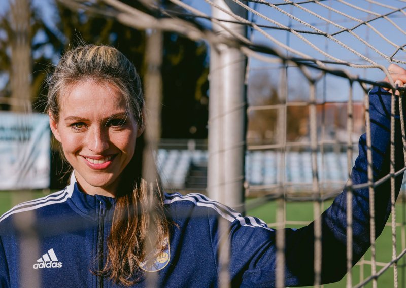 [FOTO] Trenirala je muškarce i žene, a nosi titulu doktorice nogometa: Upoznajte Križevčanku Tihanu Nemčić, kojoj je 'najvažnija sporedna stvar na svijetu' posao, ljubav i hobi
