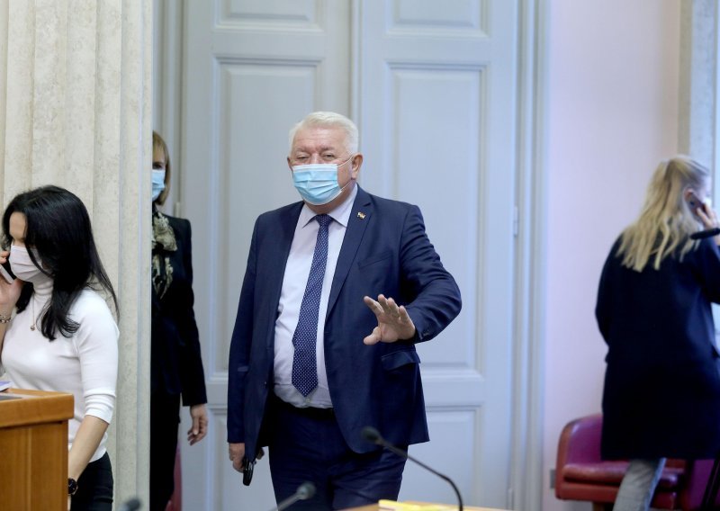 [FOTO] Jandroković izbacio HDZ-ovog Josipa Đakića iz sabornice: 'Kolega, pa što je sad ovo?'