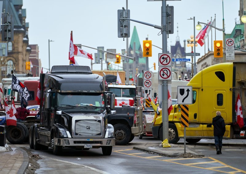 Zbog prosvjeda vozača kamiona Ontario proglasio izvanredno stanje