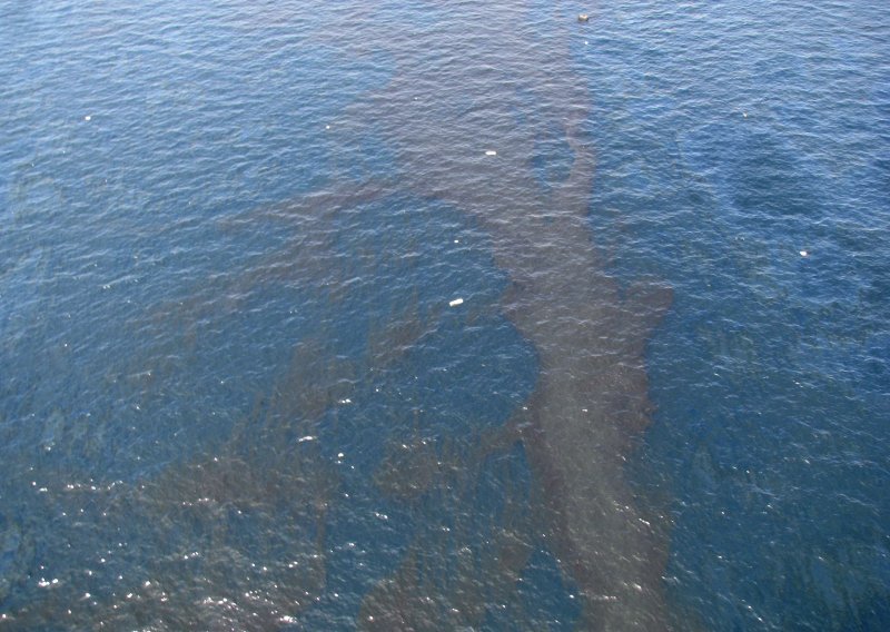 Nafta iz mrlje krenula prema Atlantiku