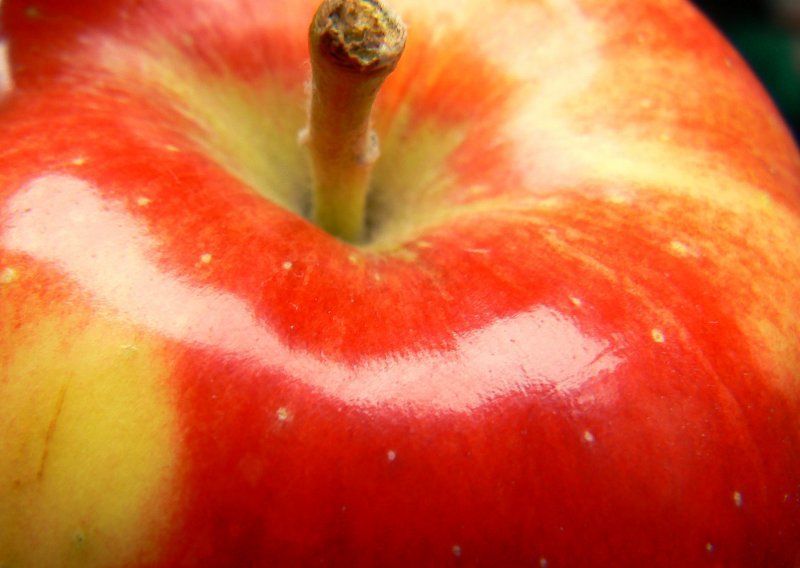 Jabuka je zdrava samo ako se jede s korom
