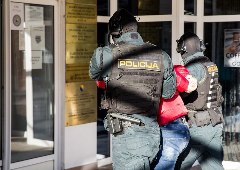 Uhićeni krijumčari oružja na jugu BiH, zaplijenjene veće količine naoružanja