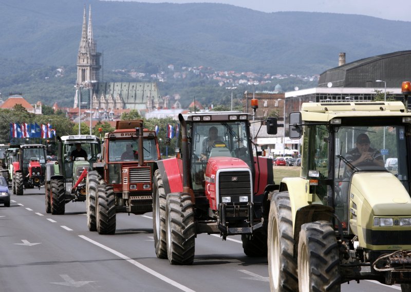 Seljaci s traktorima ne idu na Zagreb - za sada