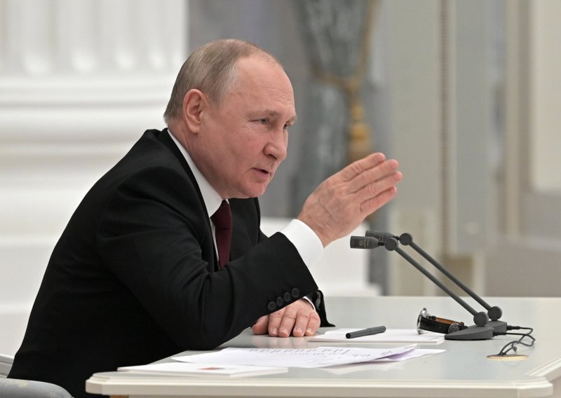 Putin: Rusija će nastaviti neprekinutu opskrbu plinom svjetskih tržišta