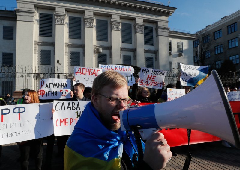 Rusija evakuira diplomate iz Ukrajine