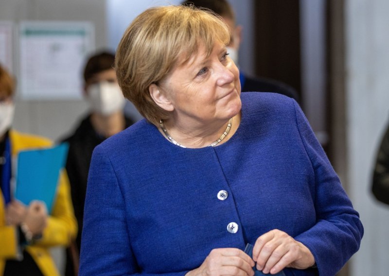 Više nije strah i trepet: Unatoč tjelohraniteljima, lopov ispred nosa ukrao novčanik Angeli Merkel