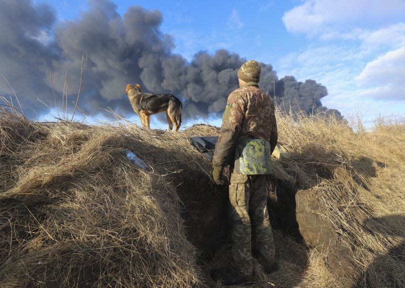 Ukrajina počinje s prodajom ratnih obveznica kako bi financirala obranu