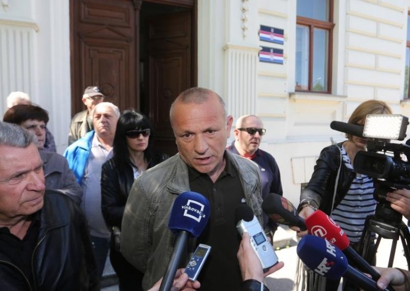 Josić osuđen zbog razbijanja dvojezičnih ploča