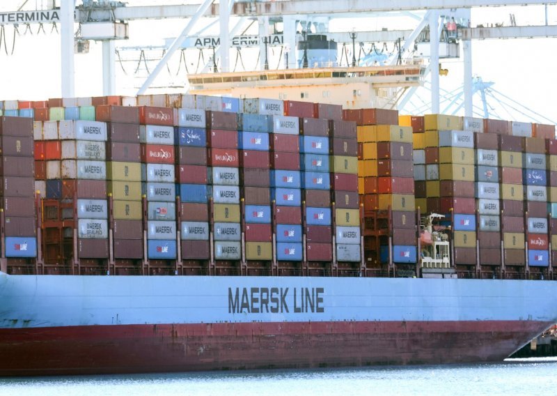 Logistički udarac: Maersk obustavlja kontejnerski promet s Rusijom
