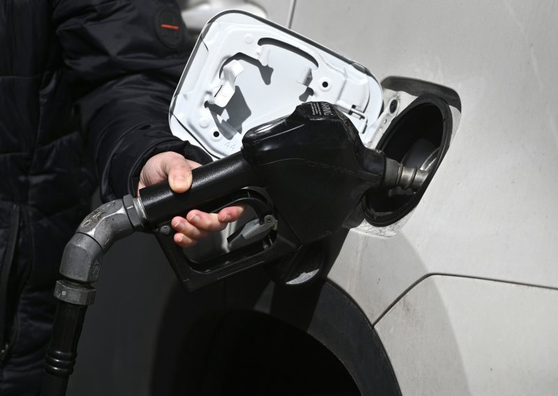 'Enorman rast': Prijevoznici otkrili koliko bi sutra trebao poskupjeti benzin, od Vlade traže hitne mjere pomoći