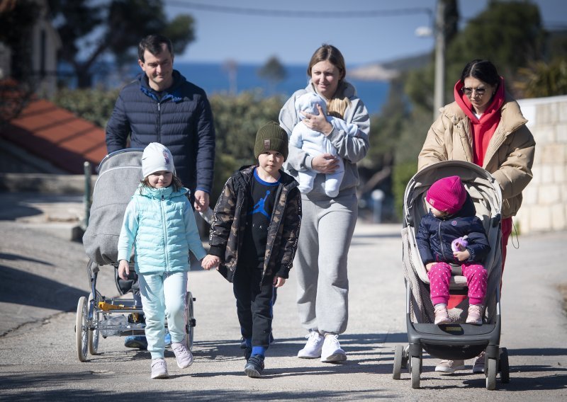 Izbjeglicama u Hrvatskoj posebne iskaznice; dobit će do 3500 kuna pomoći po kućanstvu?