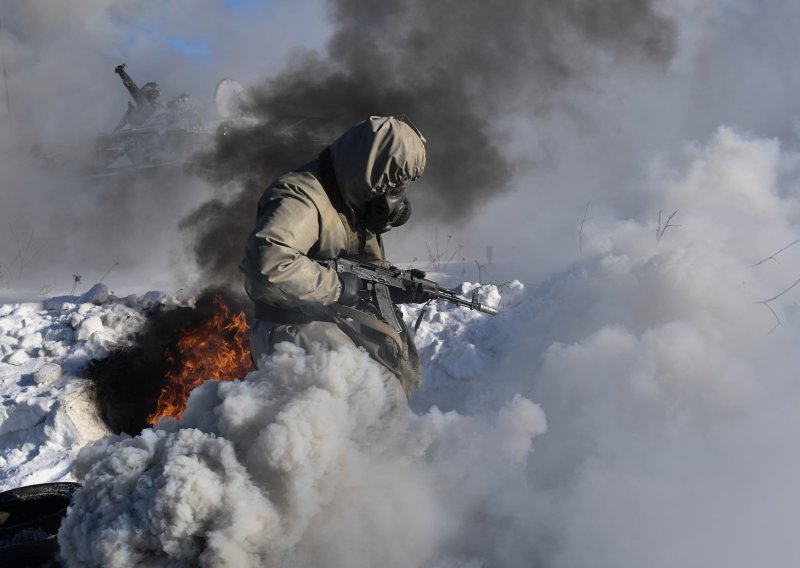 Japan Ukrajini šalje zaštitnu opremu protiv kemijskog oružja