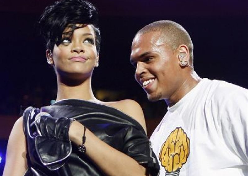Otac bi volio da se Rihanna uda za Chrisa Browna