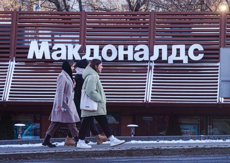 Tužni ili ljutiti, Moskovljani se opraštaju od McDonalds'a