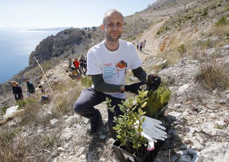[FOTO] Volonteri iz cijele Hrvatske čiste Vruju i sade autohtono bilje