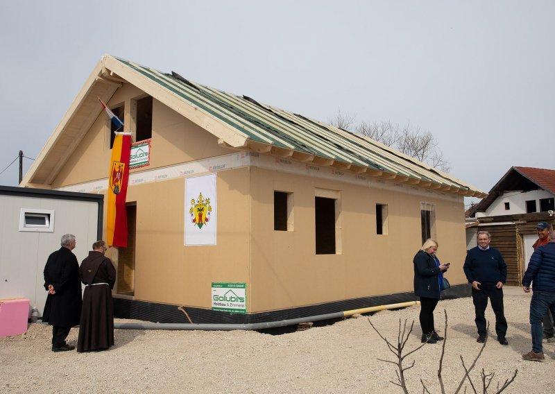 Ovo je novi dom šesteročlane obitelji iz Mošćenice, prva podignuta kuća iz projekta 'Krov za Hrvatsku'