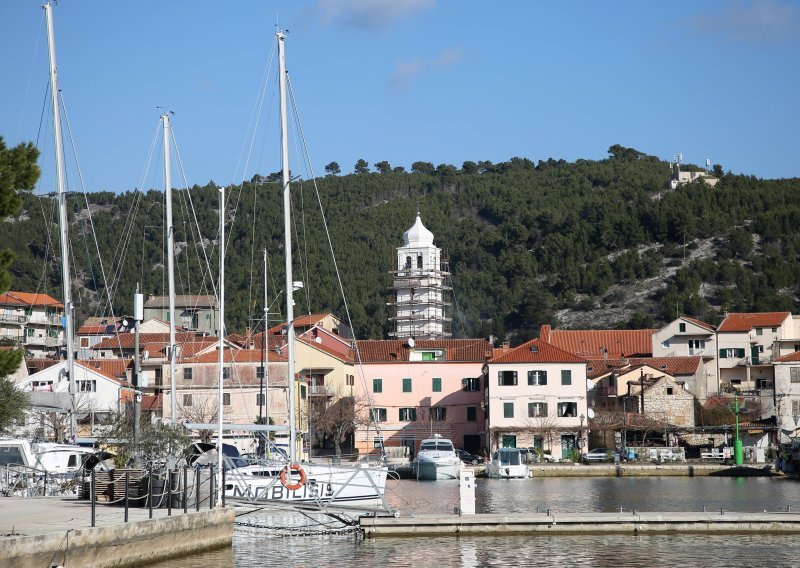 Trima jahtama u hrvatskim lukama zabranjeno isploviti