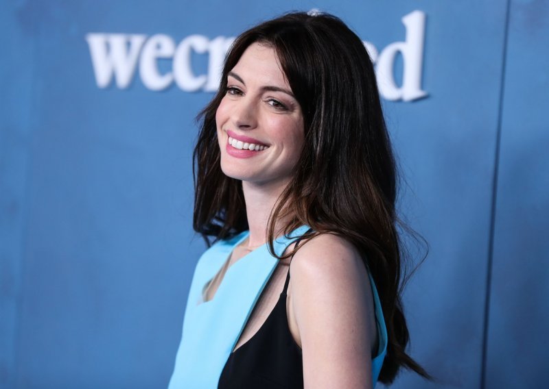 Anne Hathaway bez zadrške: 'Postoji tendencija da se trudnoća i rođenje djece prikažu u pozitivnom svjetlu, ali znam iz vlastitog iskustva da to nije tako'