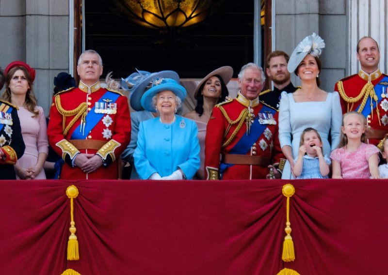 Nisu samo Meghan Markle i princ Harry razotkriveni: Nova knjiga o kraljevskoj obitelji nikoga ne štedi