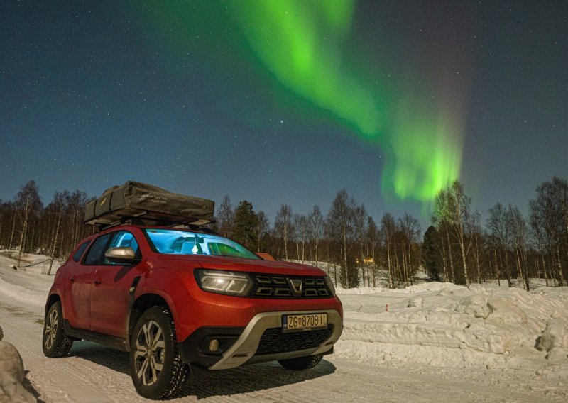 [FOTO/VIDEO] Dacia Duster i Hrvoje Jurić u lovu na polarnu svjetlost: Jedan pustolov, dva psa i jedan terenac