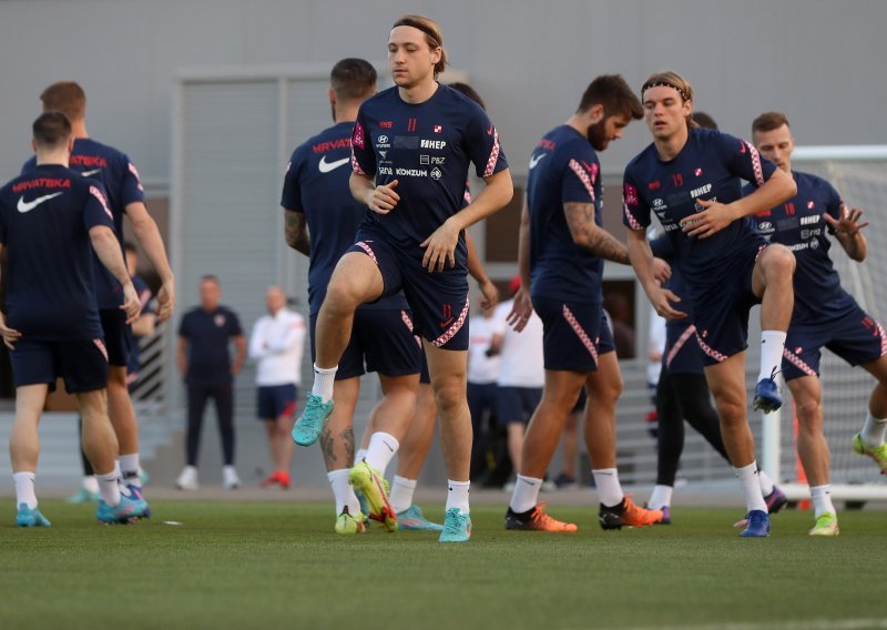 [VIDEO/FOTO] Hrvatska nogometna reprezentacija odradila trening u Dohi
