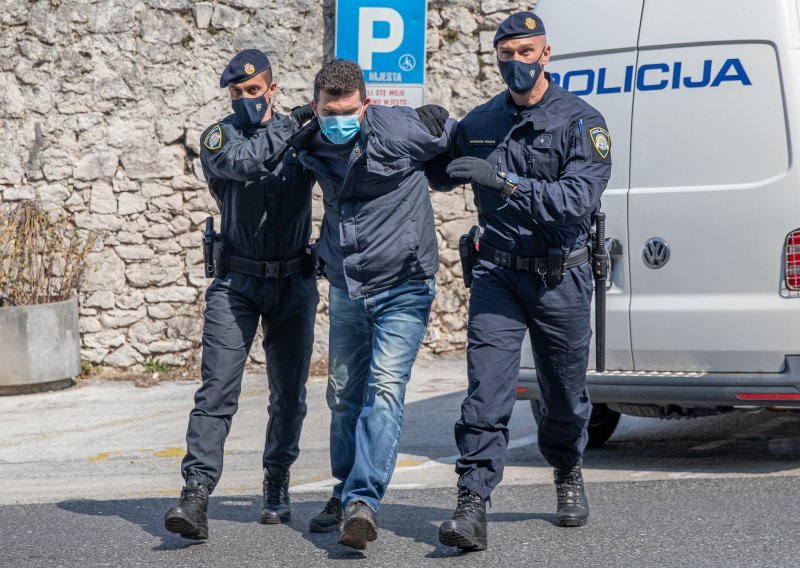 Osumnjičen za dvostruko ubojstvo u Pločama u istražnom zatvoru; prijeti mu i do 40 godina zatvora