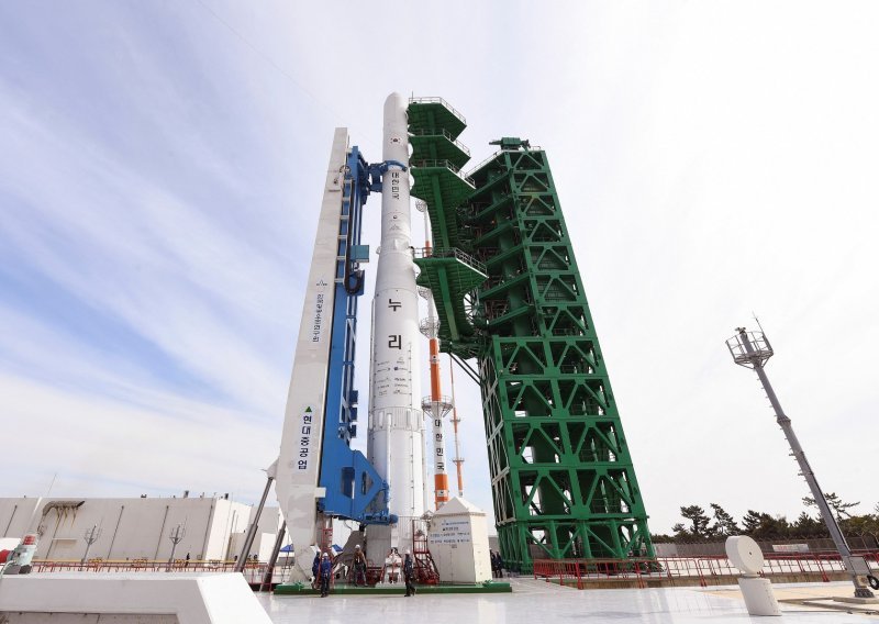 Južna Koreja uspješno testirala prvu svemirsku raketu na kruto gorivo