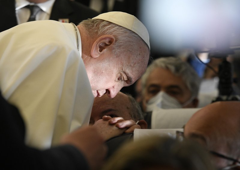 Papa Franjo: 'Ukrajinske izbjeglice se tretira drugačije'