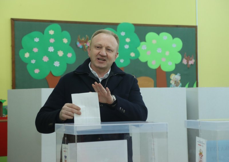 Oporbeni čelnik Dragan Đilas traži ponavljanje izbora u Beogradu