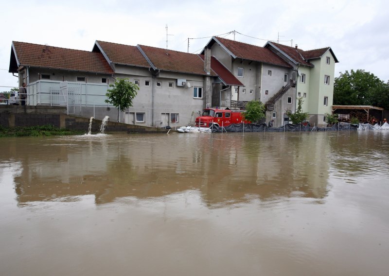 U Sloveniji u poplavama oštećene tisuće objekata