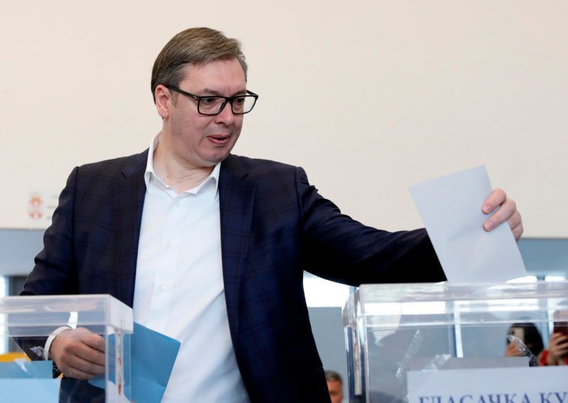 Izborno povjerenstvo potvrdilo pobjedu Vučića u Srbiji; SNS bi mogao započeti drugo desetljeće na vlasti