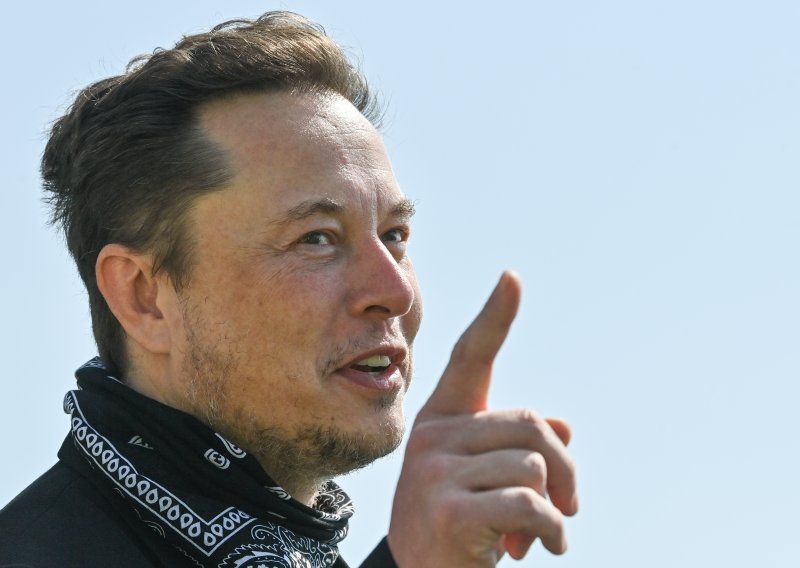 Umire li Twitter? Nakon kupovine udjela Elon Musk sad proziva slavne osobe, a evo što im zamjera