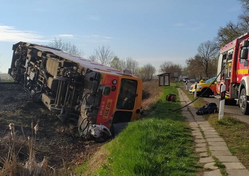 [FOTO] U sudaru manjeg kamiona i vlaka u Mađarskoj poginulo pet osoba
