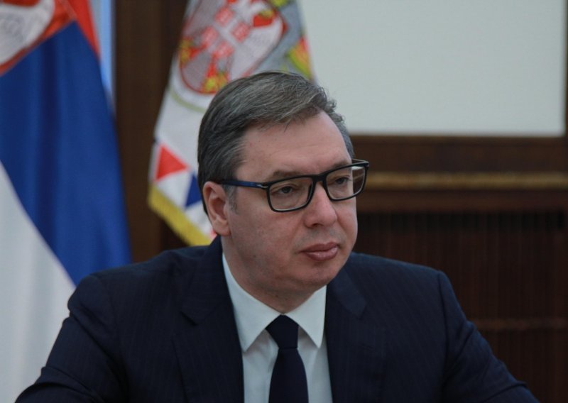 Vučić: Ukrajina i zemlja iz EU šire lažne dojave o bombama u srbijanskim avionima